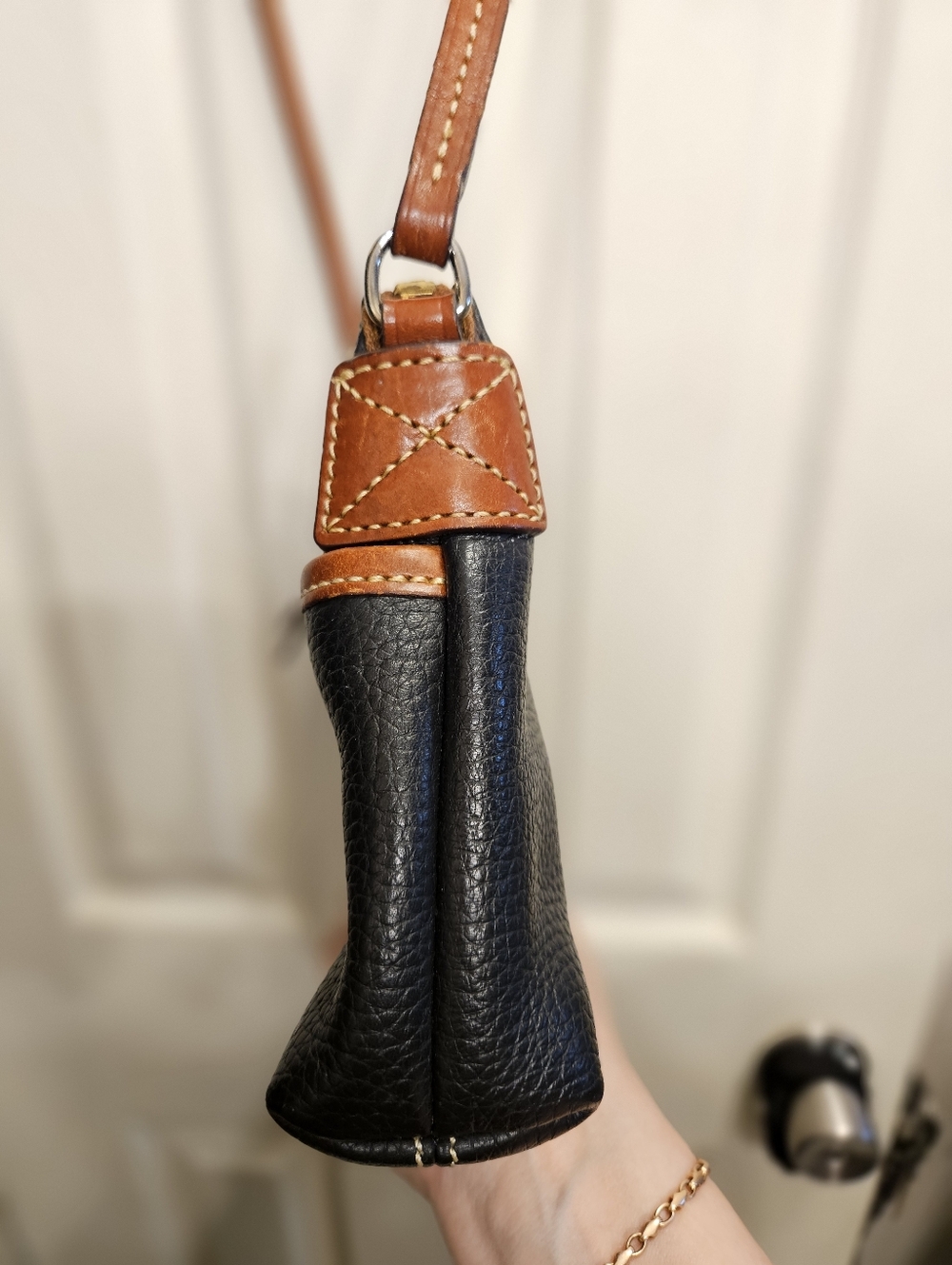 Dooney & Bourke black leather crossbody bag handbag purse - Picture 7 of 14